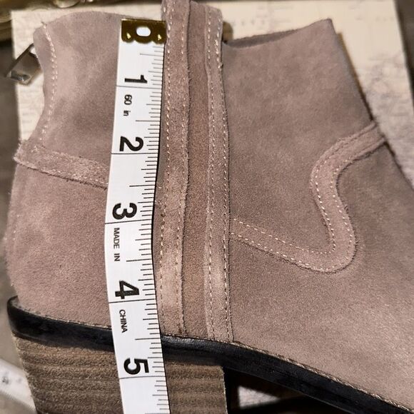 Anthropologie 9 Dolce Vita Tan Suede Back Zip Stacked Heel Ankle Booties - Picture 11 of 11